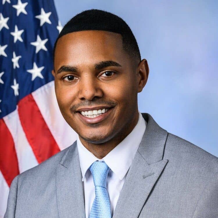 Official portrait of Rep. Ritchie Torres.